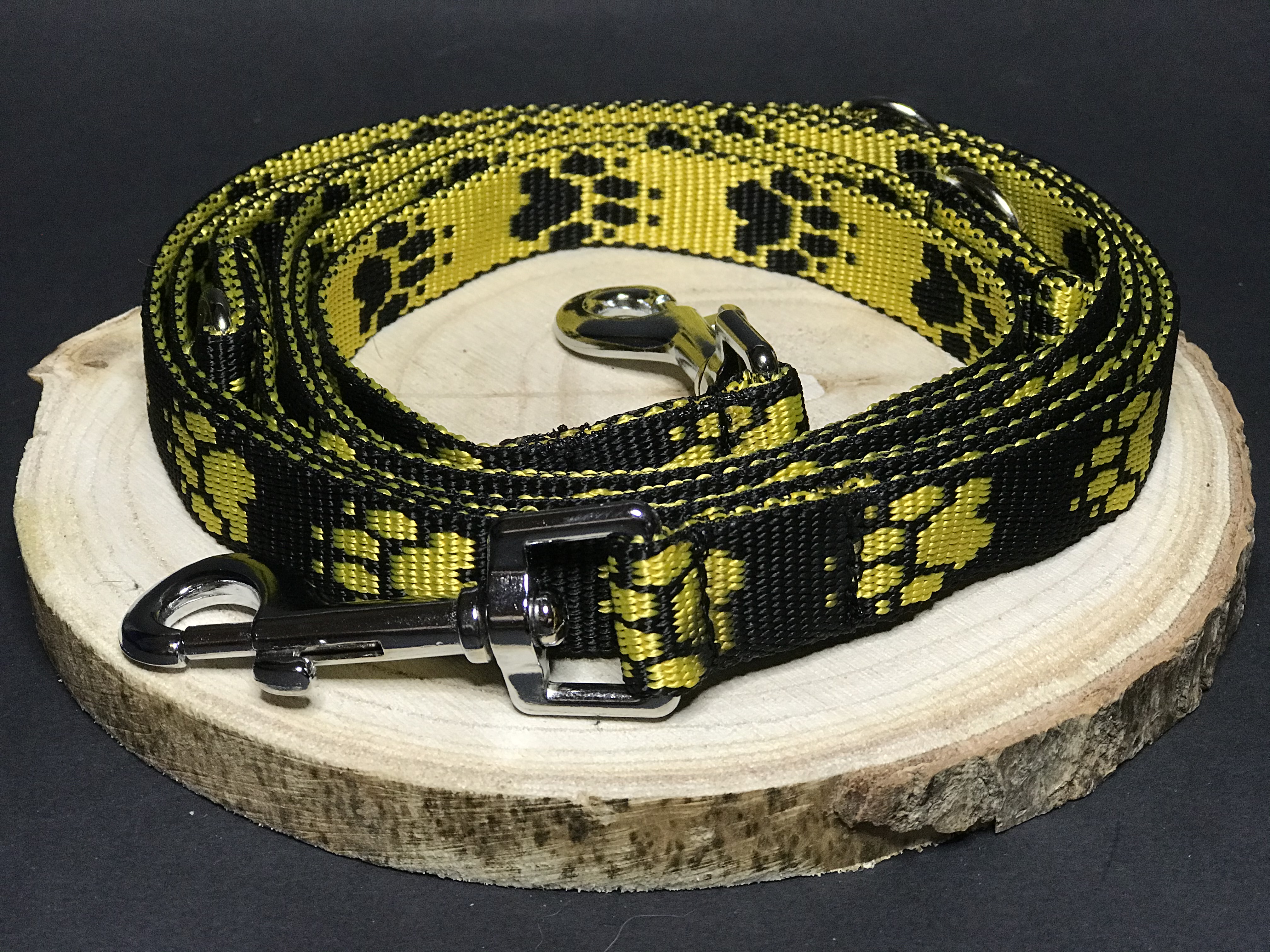 Palkar vodítko přepínací z popruhu pro psy 250 cm x 20 mm černo-žlutá s tlapkami