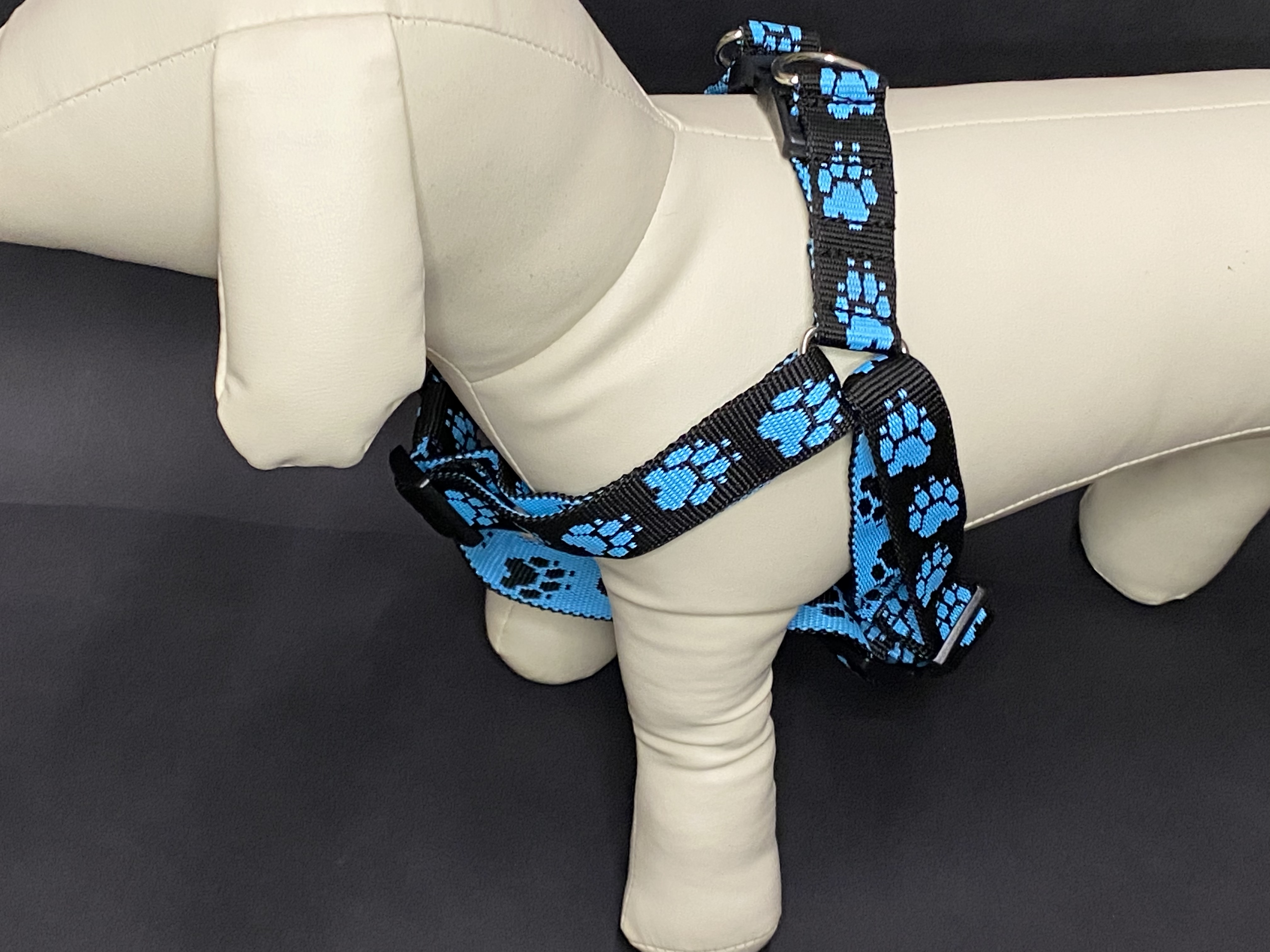 Palkar motýlek postroj pro psy 58 cm - 87 cm vel. 5 černo-světle-modrá s tlapkami
