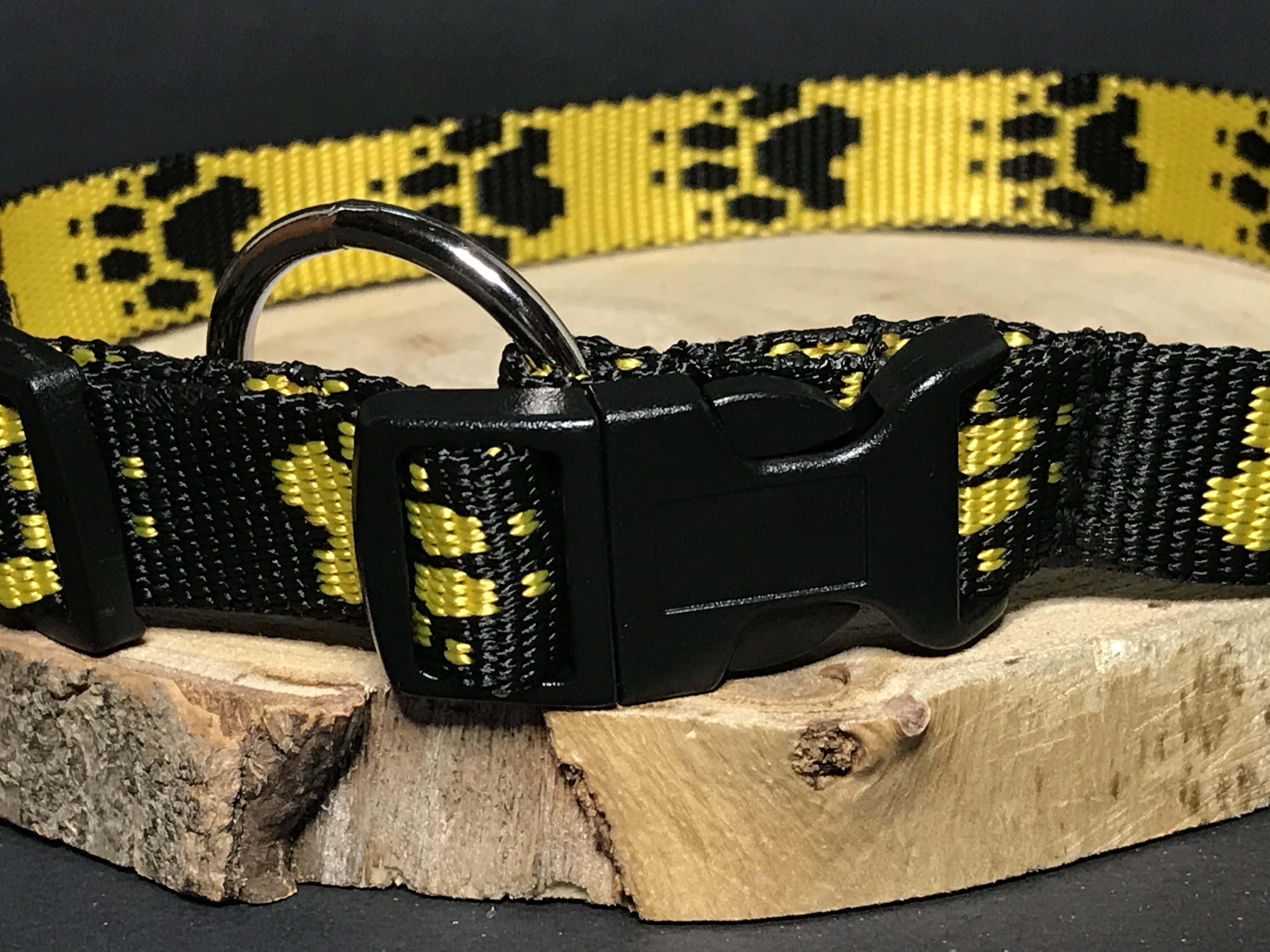 Palkar obojek z popruhu pro psy 50 cm x 20 mm černo-žlutá s tlapkami