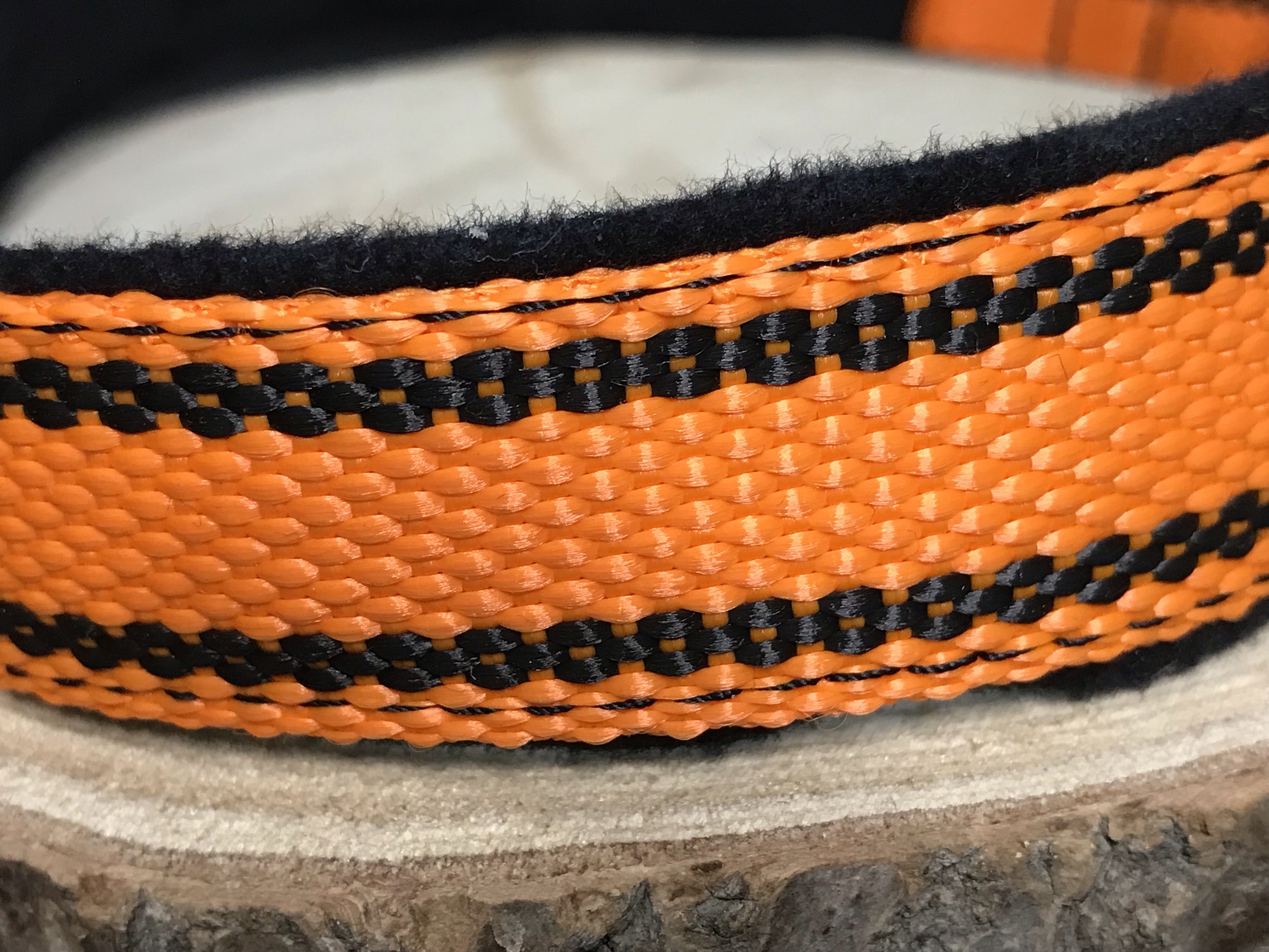 Palkar podšitý obojek z popruhu pro psy 65 cm x 25 mm oranžová s páskami