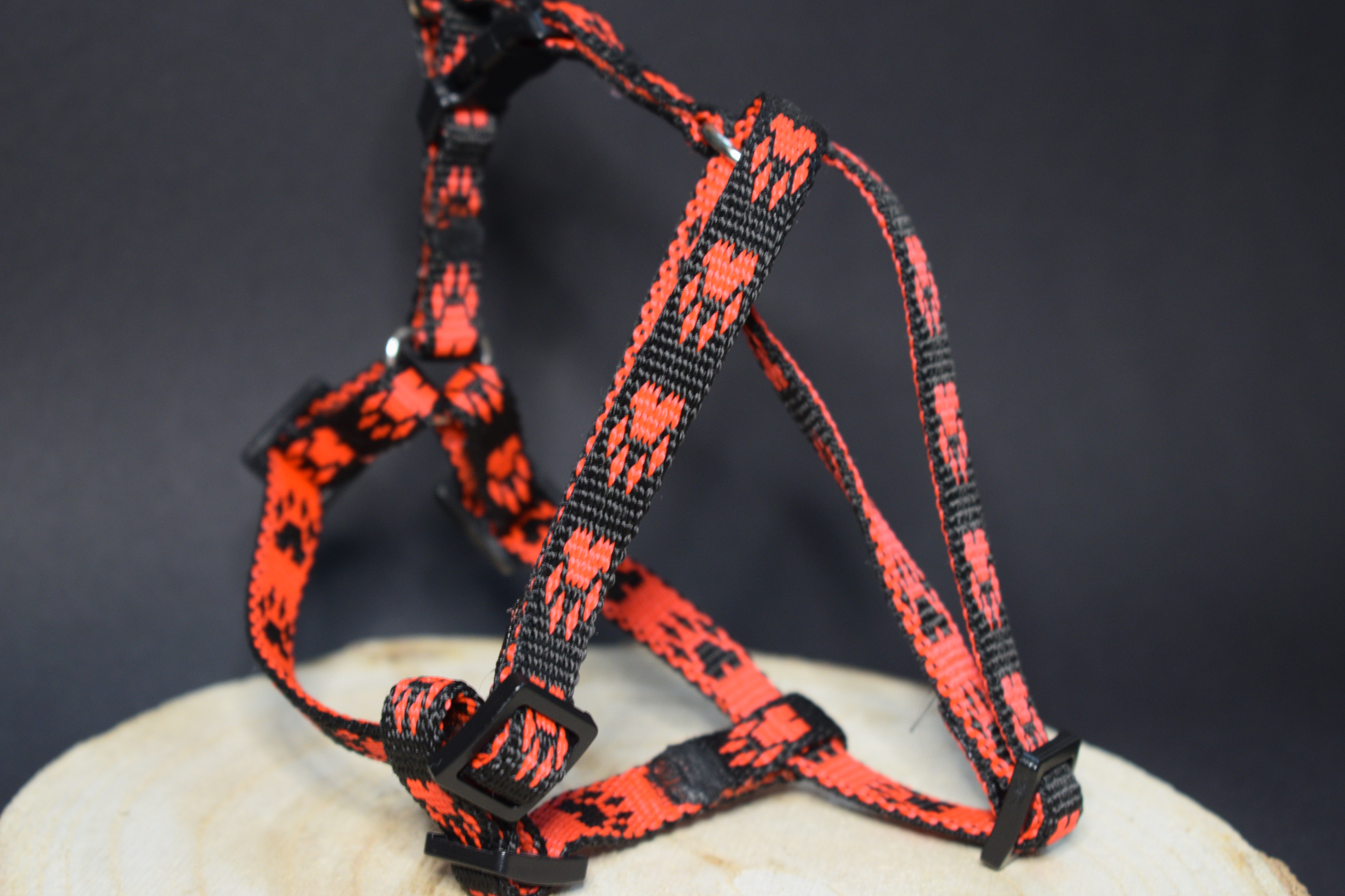 Palkar motýlek postroj pro psy 28 cm - 40 cm vel. 1 černo-červená s tlapkami