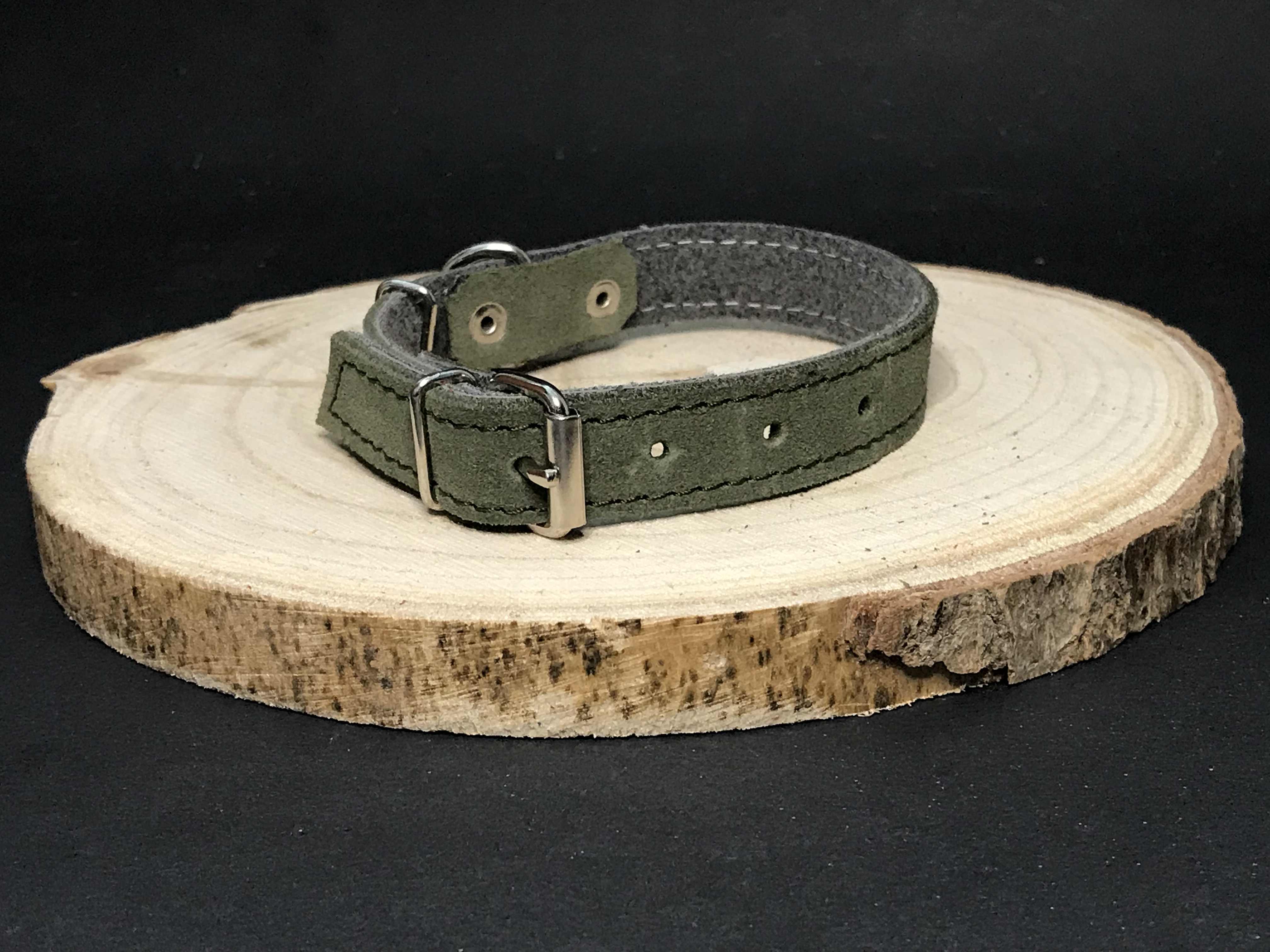Palkar obojek z velurové kůže pro psy 30 cm x 16 mm vojenská