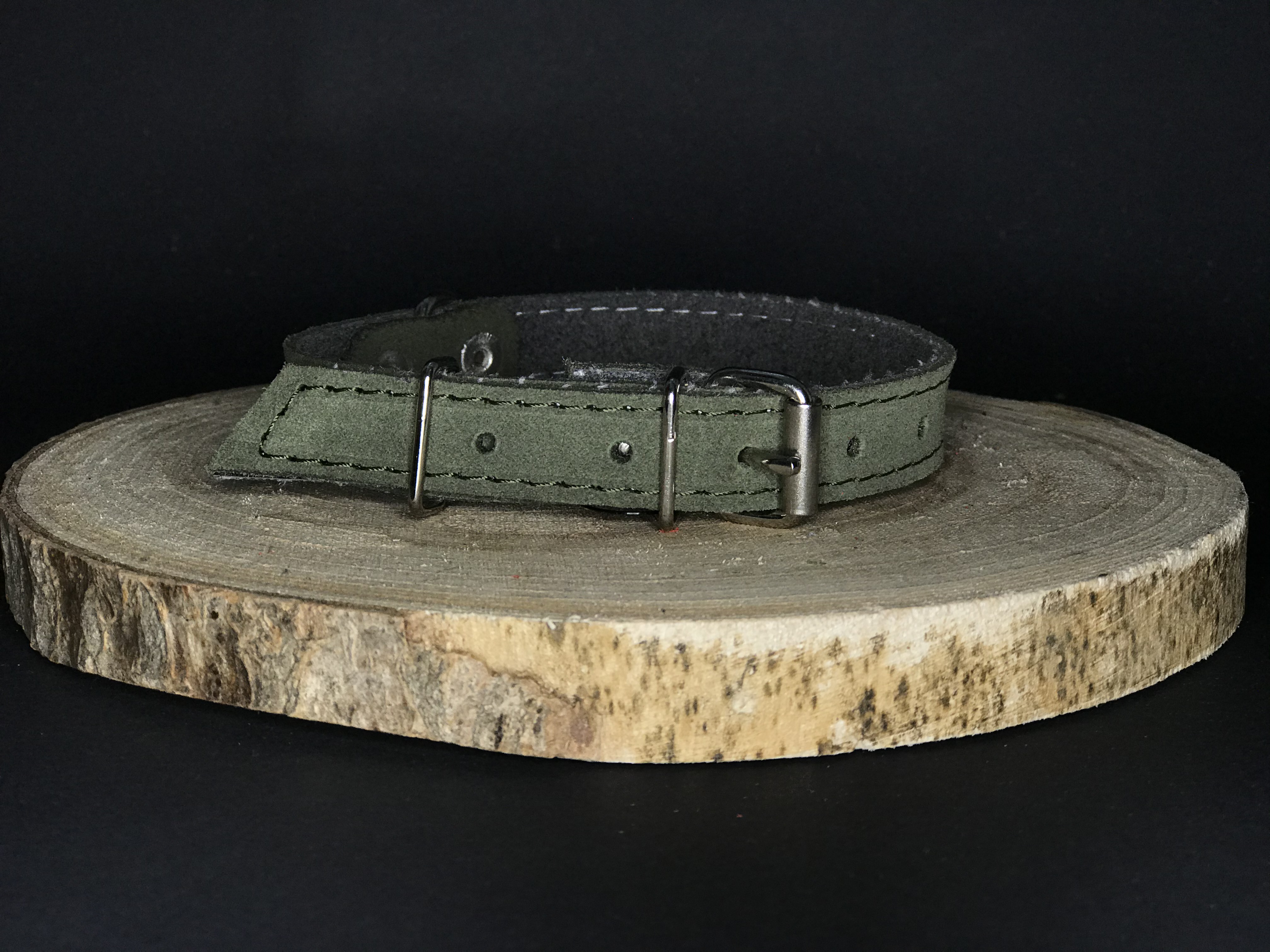 Palkar obojek z velurové kůže pro psy 35 cm x 16 mm vojenská