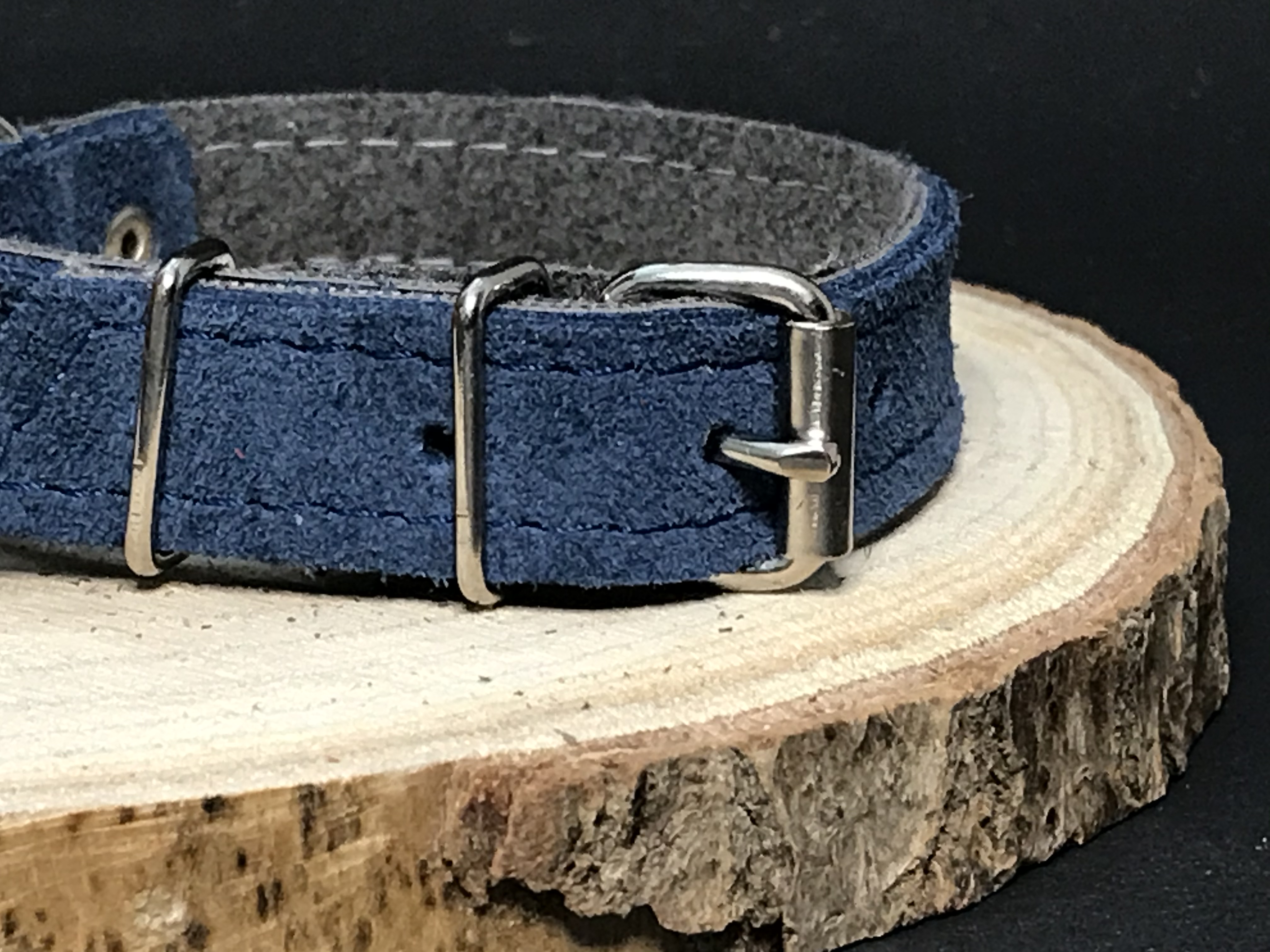 Palkar obojek z velurové kůže pro psy 30 cm x 16 mm modrá