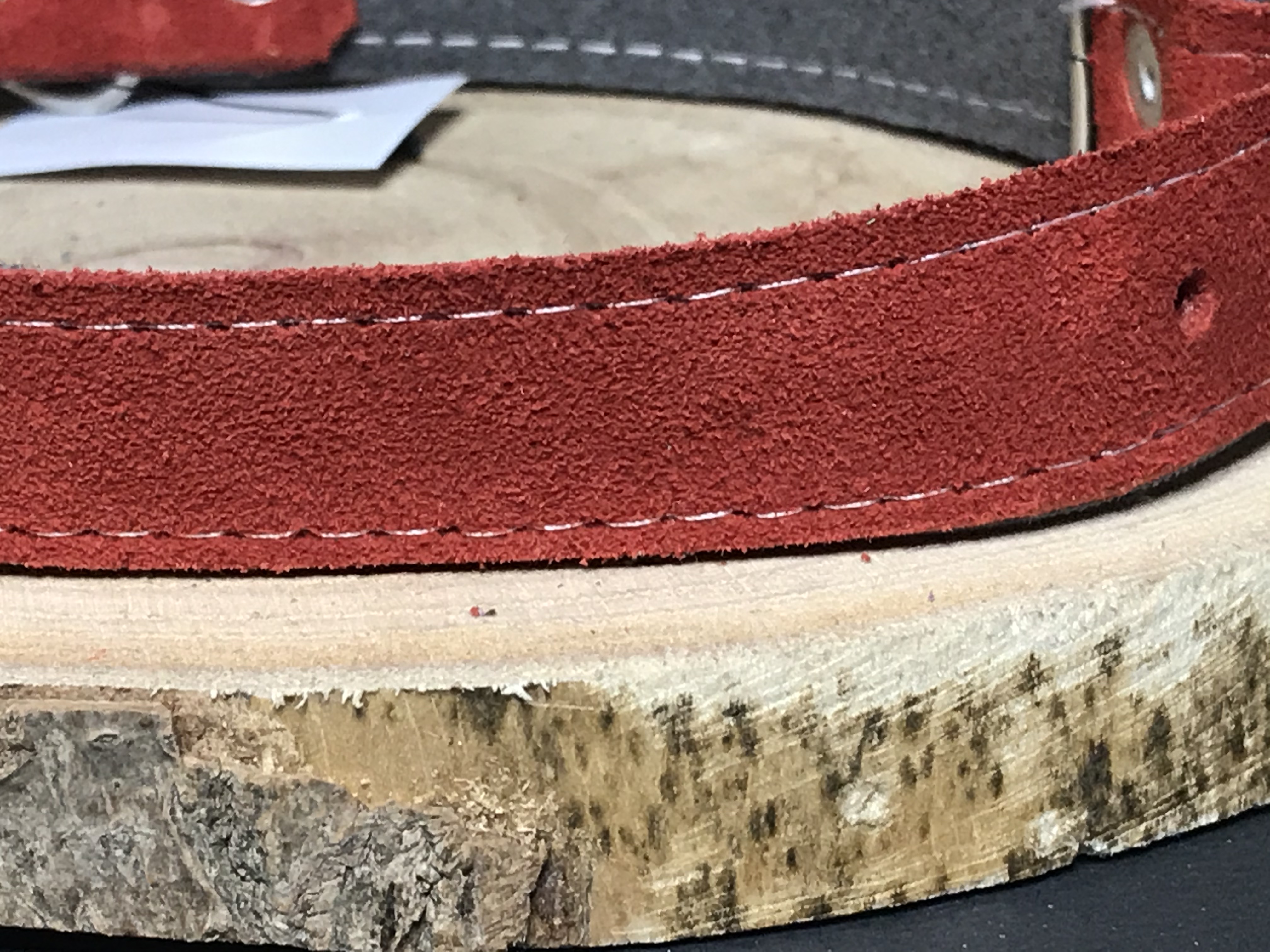 Palkar obojek z velurové kůže pro psy 50 cm x 22 mm červená