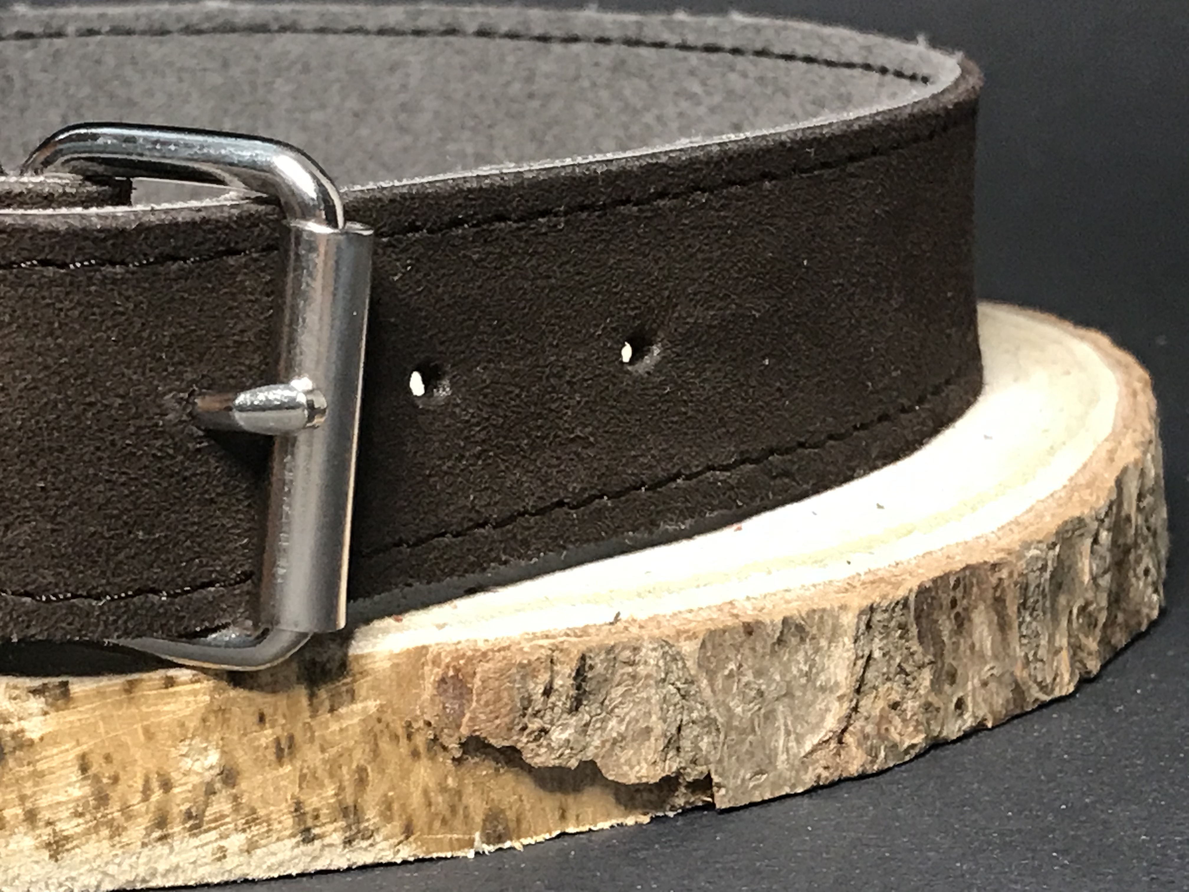 Palkar obojek z velurové kůže pro psy 55 cm x 30 mm hnědá