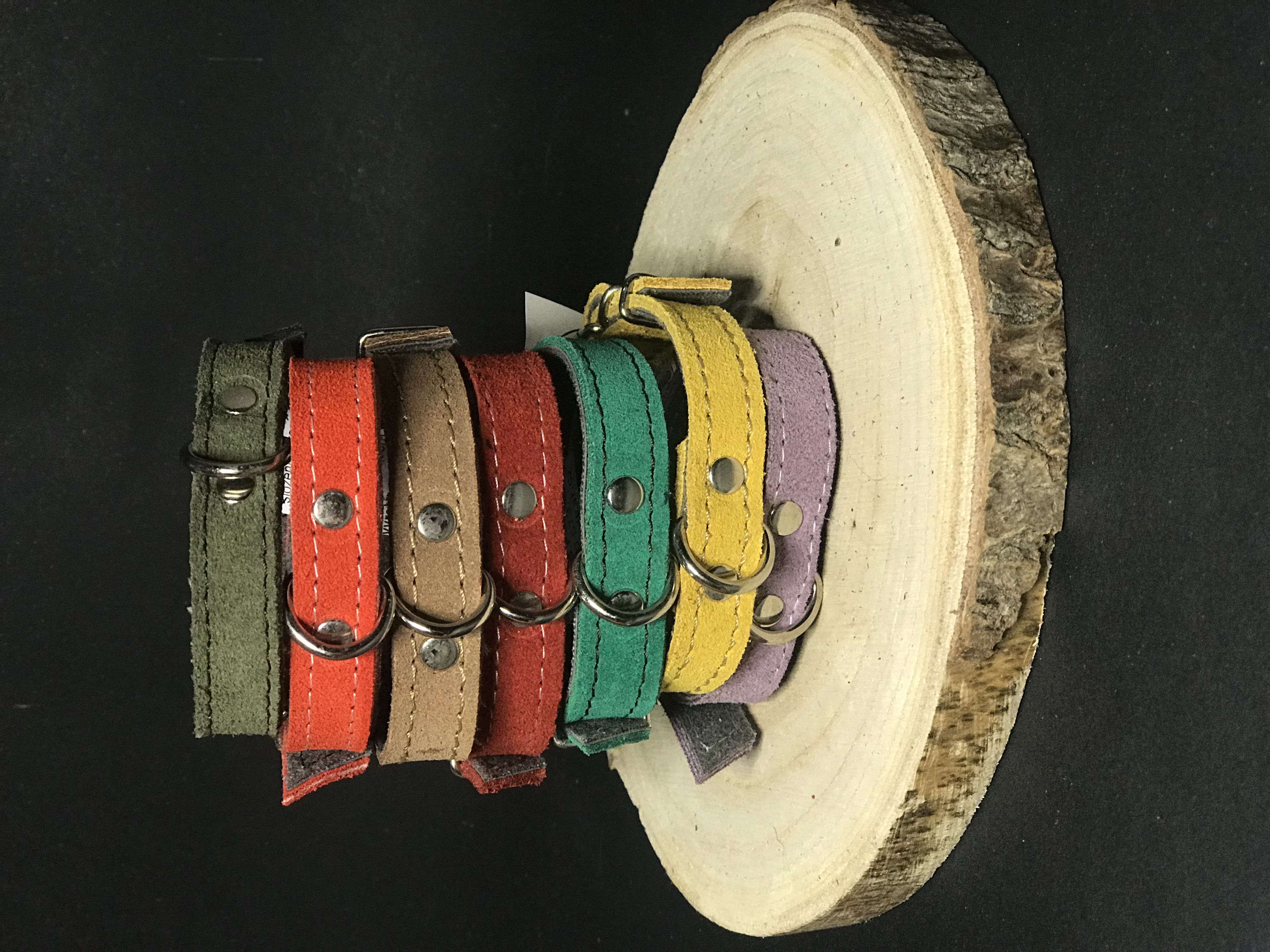 Palkar obojek z velurové kůže pro psy 25 cm x 14 mm tmavě-červená